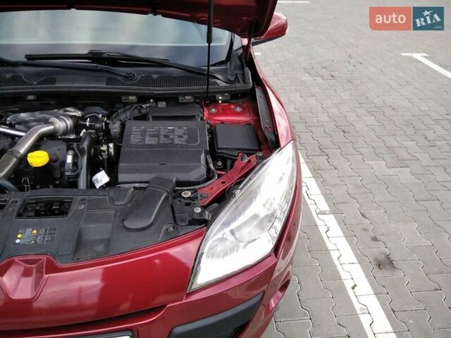 Рено Меган 2010 у Стрые на Automoto.ua Червоний Рено Меган, об'ємом двигуна 1.46 л та пробігом 260 тис. км за 6800 $, фото 59 на Automoto.ua