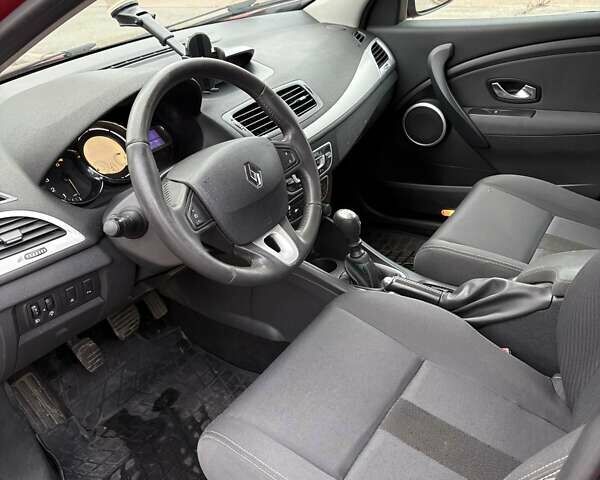 Красный Рено Меган, объемом двигателя 1.46 л и пробегом 229 тыс. км за 7200 $, фото 27 на Automoto.ua
