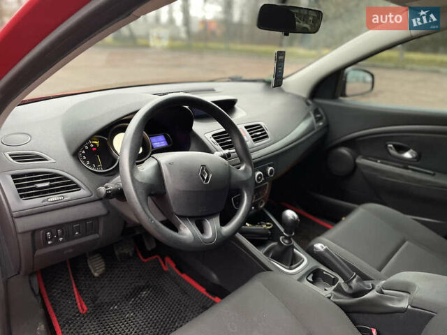 Красный Рено Меган, объемом двигателя 1.6 л и пробегом 208 тыс. км за 6550 $, фото 22 на Automoto.ua