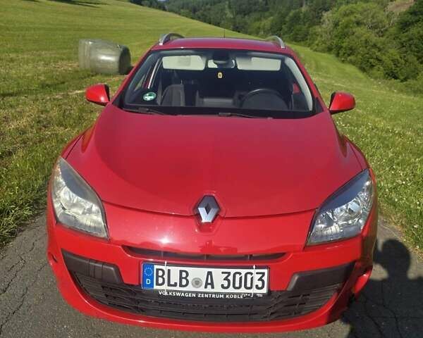 Красный Рено Меган, объемом двигателя 2 л и пробегом 189 тыс. км за 2354 $, фото 8 на Automoto.ua