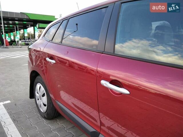 Рено Меган 2010 у Стрые на Automoto.ua Червоний Рено Меган, об'ємом двигуна 1.46 л та пробігом 260 тис. км за 6800 $, фото 11 на Automoto.ua