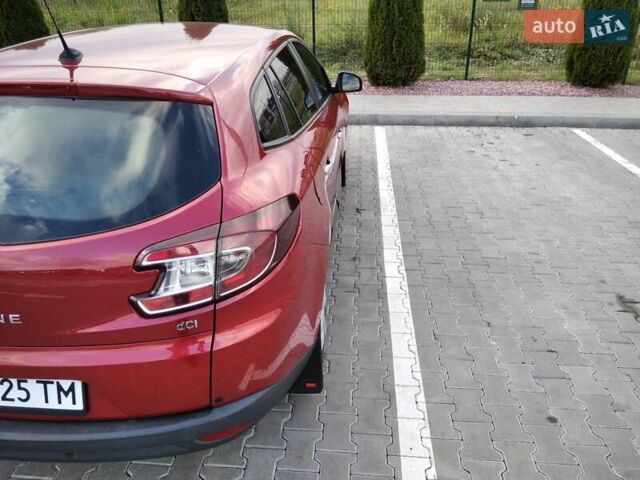 Рено Меган 2010 у Стрые на Automoto.ua Червоний Рено Меган, об'ємом двигуна 1.46 л та пробігом 260 тис. км за 6800 $, фото 13 на Automoto.ua