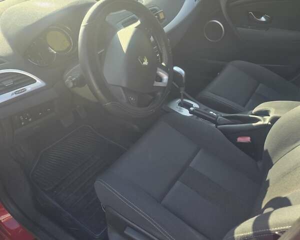 Красный Рено Меган, объемом двигателя 2 л и пробегом 189 тыс. км за 2354 $, фото 12 на Automoto.ua