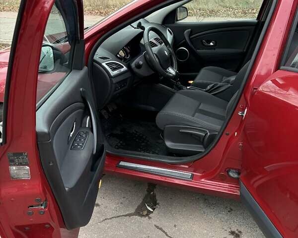 Красный Рено Меган, объемом двигателя 1.46 л и пробегом 229 тыс. км за 7200 $, фото 33 на Automoto.ua