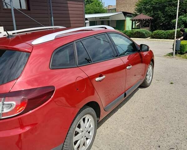 Красный Рено Меган, объемом двигателя 1.87 л и пробегом 232 тыс. км за 6800 $, фото 5 на Automoto.ua