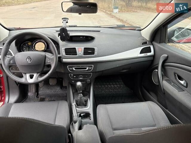 Красный Рено Меган, объемом двигателя 1.46 л и пробегом 229 тыс. км за 7200 $, фото 20 на Automoto.ua
