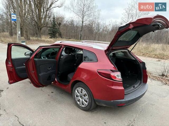 Красный Рено Меган, объемом двигателя 1.46 л и пробегом 229 тыс. км за 7200 $, фото 34 на Automoto.ua