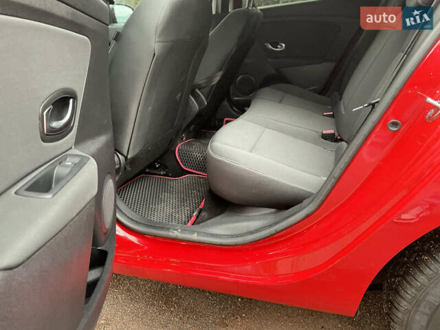 Красный Рено Меган, объемом двигателя 1.6 л и пробегом 208 тыс. км за 6299 $, фото 28 на Automoto.ua