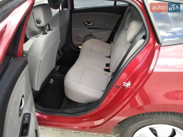Рено Меган 2010 у Стрые на Automoto.ua Червоний Рено Меган, об'ємом двигуна 1.46 л та пробігом 260 тис. км за 6800 $, фото 47 на Automoto.ua