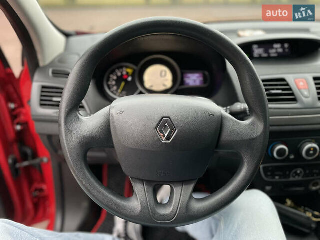 Красный Рено Меган, объемом двигателя 1.6 л и пробегом 208 тыс. км за 6450 $, фото 35 на Automoto.ua