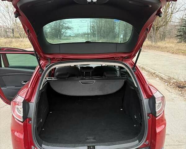 Красный Рено Меган, объемом двигателя 1.46 л и пробегом 229 тыс. км за 7200 $, фото 44 на Automoto.ua