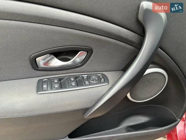 Красный Рено Меган, объемом двигателя 1.46 л и пробегом 229 тыс. км за 7200 $, фото 13 на Automoto.ua