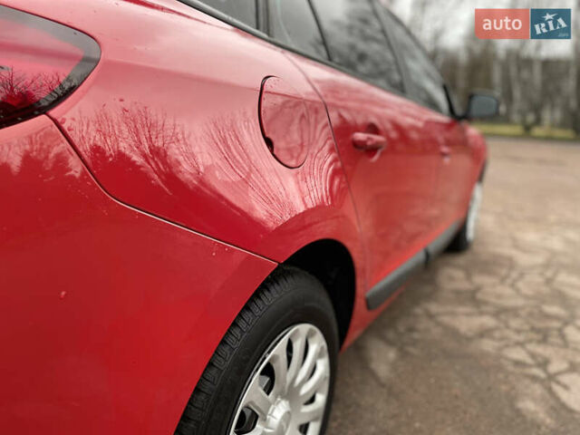 Красный Рено Меган, объемом двигателя 1.6 л и пробегом 208 тыс. км за 6299 $, фото 16 на Automoto.ua