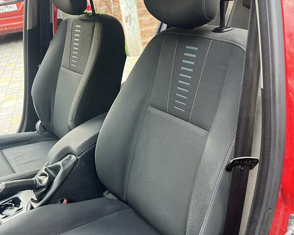 Красный Рено Меган, объемом двигателя 1.46 л и пробегом 210 тыс. км за 7450 $, фото 11 на Automoto.ua