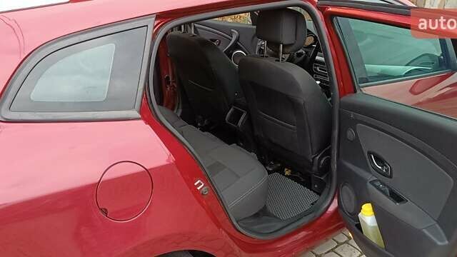 Красный Рено Меган, объемом двигателя 1.46 л и пробегом 304 тыс. км за 5300 $, фото 9 на Automoto.ua