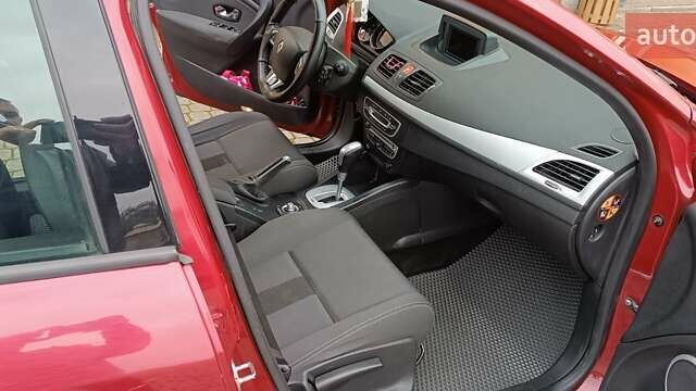Красный Рено Меган, объемом двигателя 1.46 л и пробегом 304 тыс. км за 5300 $, фото 8 на Automoto.ua
