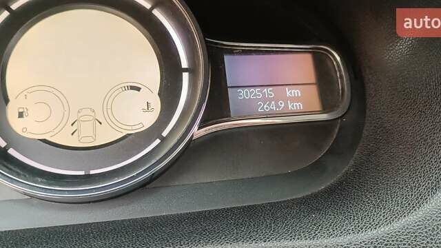 Красный Рено Меган, объемом двигателя 1.46 л и пробегом 304 тыс. км за 5300 $, фото 6 на Automoto.ua