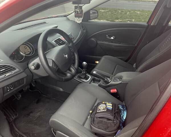 Красный Рено Меган, объемом двигателя 1.46 л и пробегом 180 тыс. км за 8000 $, фото 4 на Automoto.ua