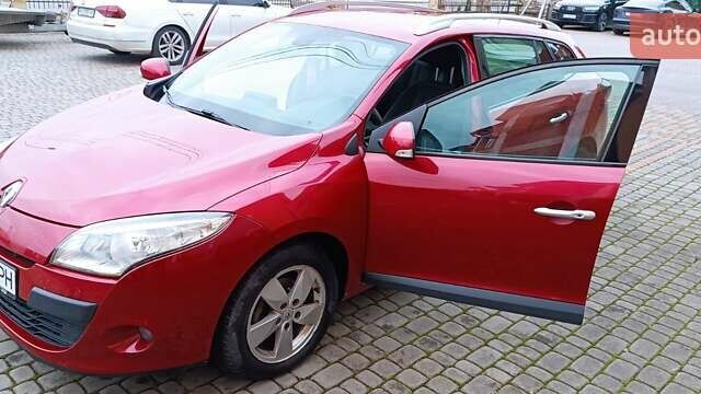 Красный Рено Меган, объемом двигателя 1.46 л и пробегом 304 тыс. км за 5300 $, фото 1 на Automoto.ua