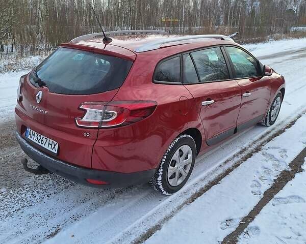 Красный Рено Меган, объемом двигателя 1.46 л и пробегом 252 тыс. км за 7800 $, фото 5 на Automoto.ua
