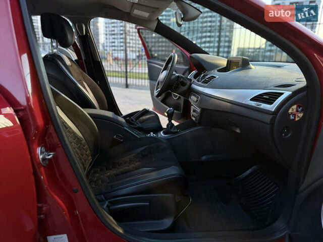 Червоний Рено Меган, об'ємом двигуна 1.46 л та пробігом 240 тис. км за 6800 $, фото 18 на Automoto.ua