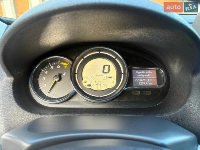 Червоний Рено Меган, об'ємом двигуна 1.6 л та пробігом 225 тис. км за 6999 $, фото 13 на Automoto.ua