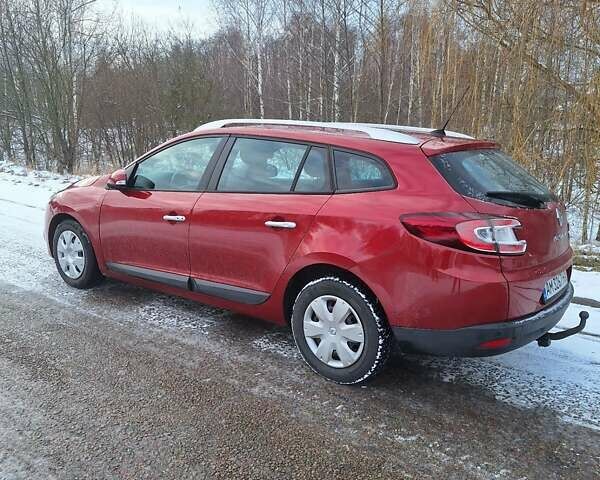 Красный Рено Меган, объемом двигателя 1.46 л и пробегом 252 тыс. км за 7800 $, фото 3 на Automoto.ua