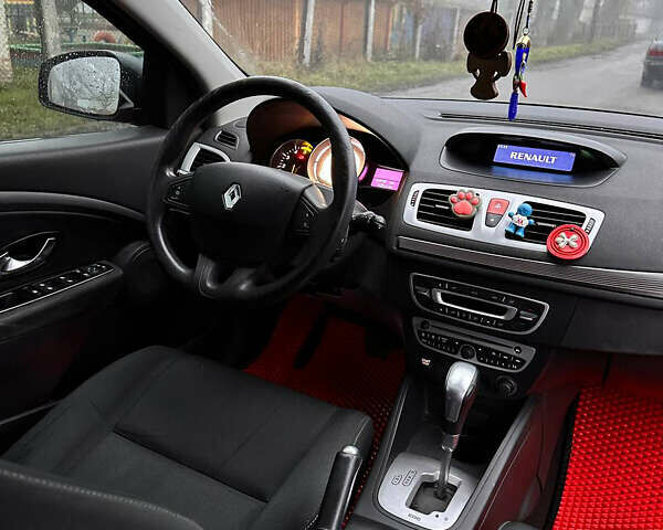 Красный Рено Меган, объемом двигателя 1.46 л и пробегом 264 тыс. км за 6000 $, фото 16 на Automoto.ua