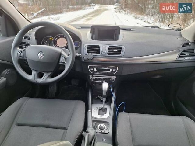 Красный Рено Меган, объемом двигателя 1.46 л и пробегом 252 тыс. км за 7800 $, фото 19 на Automoto.ua