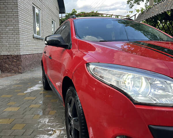 Красный Рено Меган, объемом двигателя 1.46 л и пробегом 210 тыс. км за 7450 $, фото 1 на Automoto.ua