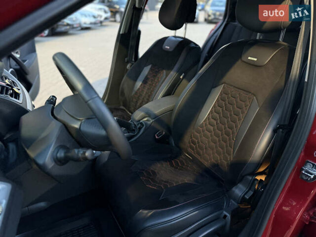 Червоний Рено Меган, об'ємом двигуна 1.46 л та пробігом 240 тис. км за 6800 $, фото 15 на Automoto.ua