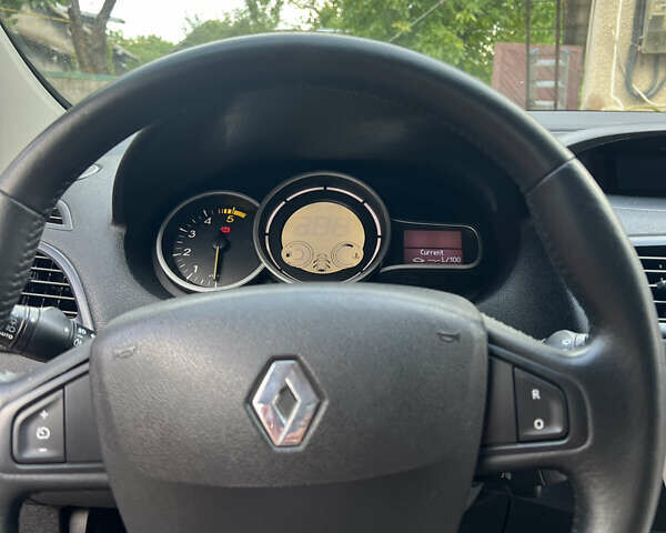 Красный Рено Меган, объемом двигателя 1.46 л и пробегом 210 тыс. км за 7450 $, фото 9 на Automoto.ua