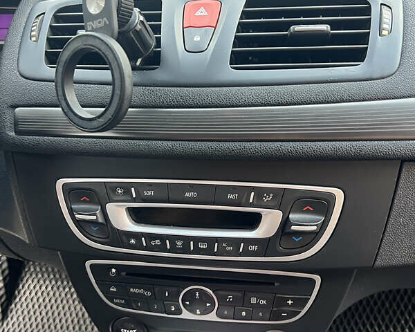 Красный Рено Меган, объемом двигателя 1.46 л и пробегом 210 тыс. км за 7450 $, фото 13 на Automoto.ua