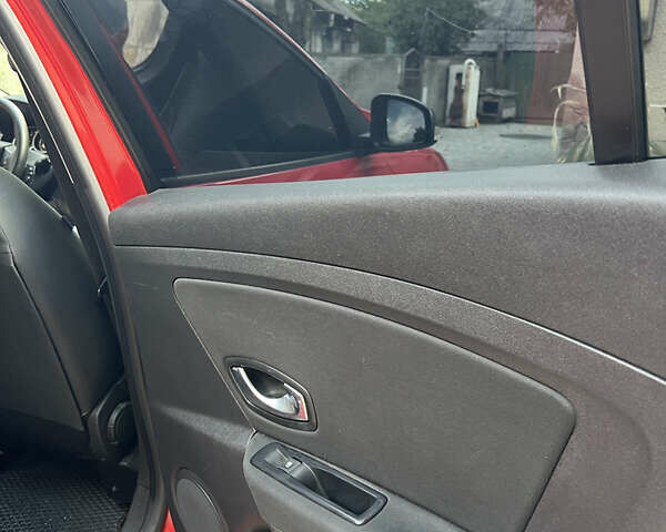 Красный Рено Меган, объемом двигателя 1.46 л и пробегом 210 тыс. км за 7450 $, фото 17 на Automoto.ua