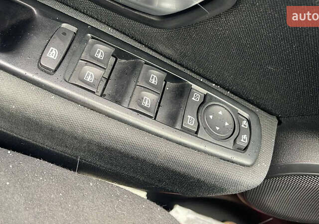 Красный Рено Меган, объемом двигателя 1.46 л и пробегом 276 тыс. км за 5699 $, фото 18 на Automoto.ua