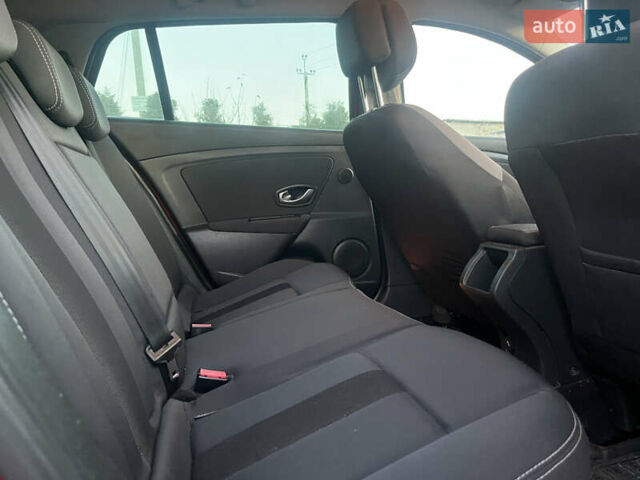 Красный Рено Меган, объемом двигателя 1.46 л и пробегом 202 тыс. км за 7200 $, фото 8 на Automoto.ua