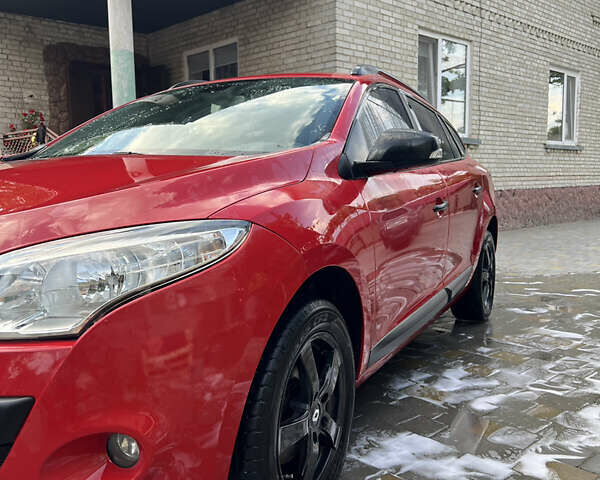 Красный Рено Меган, объемом двигателя 1.46 л и пробегом 210 тыс. км за 7450 $, фото 2 на Automoto.ua