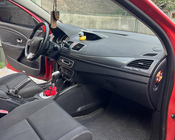 Красный Рено Меган, объемом двигателя 1.46 л и пробегом 210 тыс. км за 7450 $, фото 10 на Automoto.ua