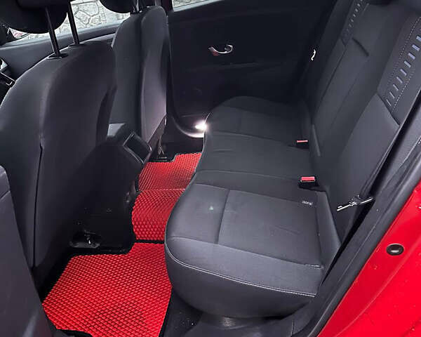 Красный Рено Меган, объемом двигателя 1.46 л и пробегом 264 тыс. км за 6000 $, фото 11 на Automoto.ua