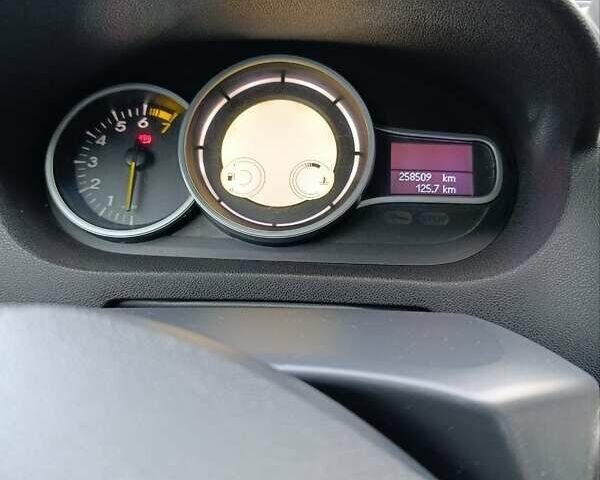 Красный Рено Меган, объемом двигателя 1.6 л и пробегом 258 тыс. км за 7000 $, фото 6 на Automoto.ua