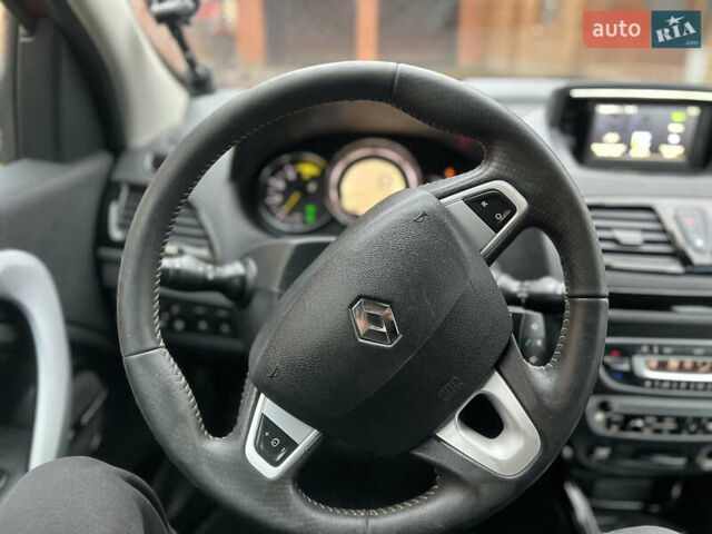 Красный Рено Меган, объемом двигателя 1.46 л и пробегом 220 тыс. км за 6350 $, фото 33 на Automoto.ua