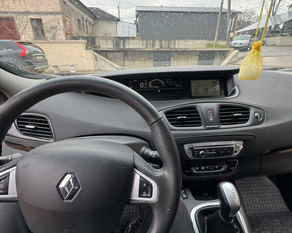 Красный Рено Меган, объемом двигателя 1.46 л и пробегом 281 тыс. км за 8000 $, фото 11 на Automoto.ua