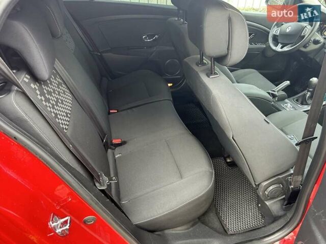 Красный Рено Меган, объемом двигателя 1.46 л и пробегом 224 тыс. км за 7000 $, фото 1 на Automoto.ua