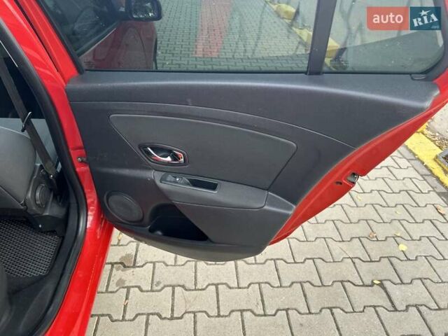 Красный Рено Меган, объемом двигателя 1.46 л и пробегом 224 тыс. км за 7000 $, фото 2 на Automoto.ua