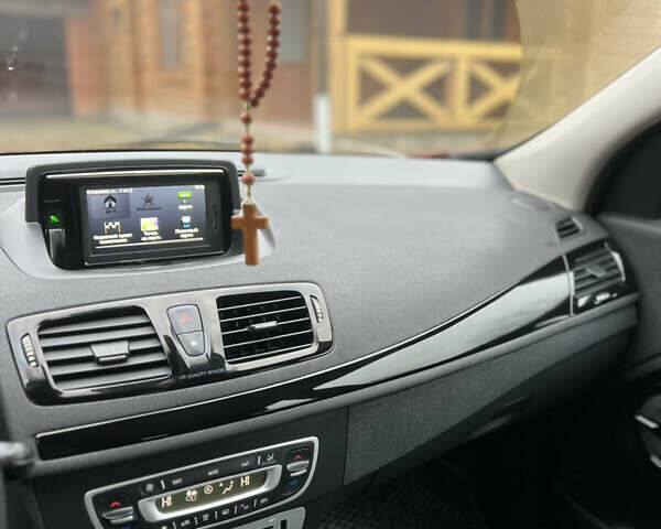 Красный Рено Меган, объемом двигателя 1.46 л и пробегом 220 тыс. км за 6350 $, фото 31 на Automoto.ua