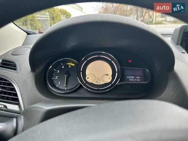 Красный Рено Меган, объемом двигателя 1.46 л и пробегом 224 тыс. км за 7000 $, фото 19 на Automoto.ua