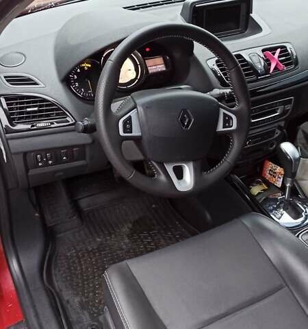 Красный Рено Меган, объемом двигателя 1.5 л и пробегом 239 тыс. км за 8700 $, фото 9 на Automoto.ua
