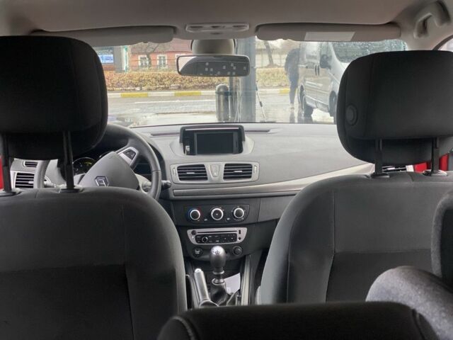 Красный Рено Меган, объемом двигателя 1.5 л и пробегом 285 тыс. км за 7700 $, фото 7 на Automoto.ua