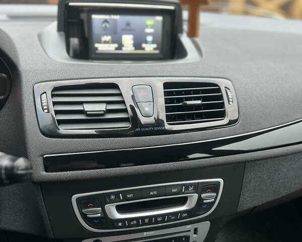 Красный Рено Меган, объемом двигателя 1.46 л и пробегом 220 тыс. км за 6350 $, фото 24 на Automoto.ua