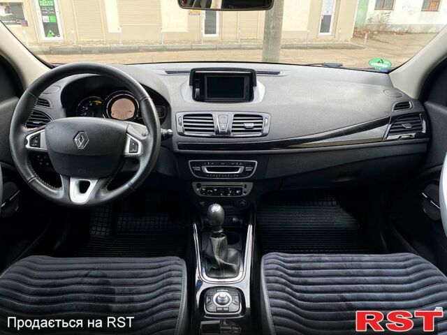 Красный Рено Меган, объемом двигателя 1.5 л и пробегом 186 тыс. км за 7500 $, фото 11 на Automoto.ua